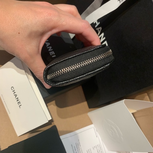 Chanel zipped card holder - Picture 4 of 8
